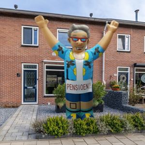Abraham opblaaspop vakantieman 3.5 meter Abraham opblaaspop vakantieman 3.5 meter