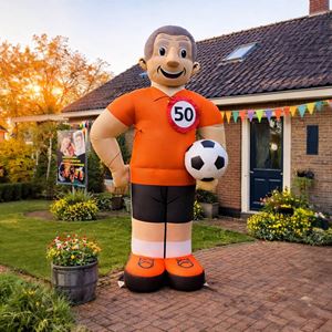 Opblaasbare voetballer huren Abraham Abraham opblaaspop voetbal 3.5 meter